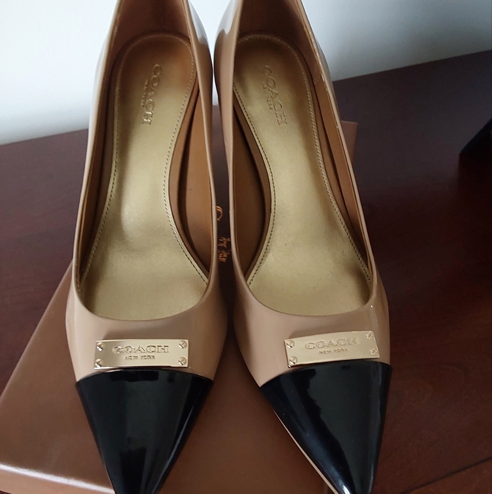 Coach Tan and Black Patent Leather Classic Style
